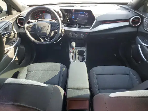 KL77LGEP6SC006890 2025 CHEVROLET TRAX - Image 8