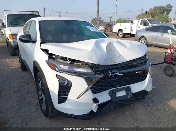 KL77LGEP6SC009921 2025 CHEVROLET TRAX - Image 1
