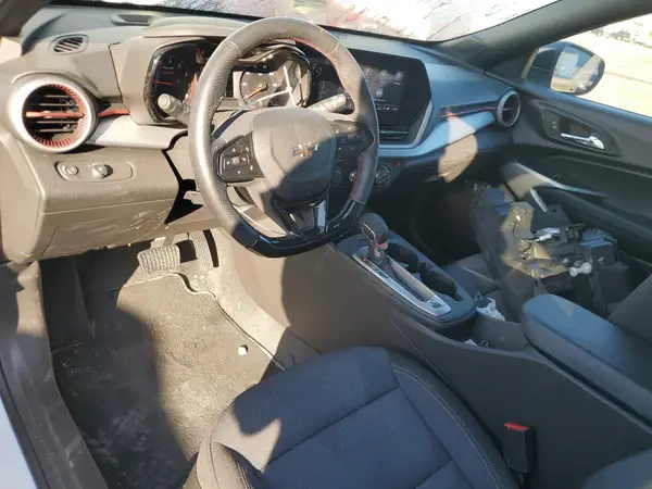 KL77LGEP6SC033779 2025 CHEVROLET TRAX - Image 8