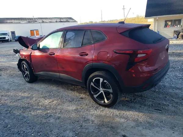 KL77LGEP6SC116936 2025 CHEVROLET TRAX - Image 2