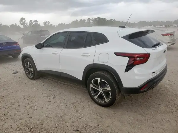 KL77LGEP6SC189529 2025 CHEVROLET TRAX - Image 2
