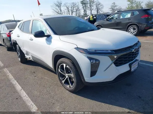 KL77LGEP6SC193662 2025 CHEVROLET TRAX - Image 1