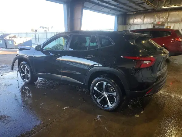 KL77LGEP6SC313122 2025 CHEVROLET TRAX - Image 2