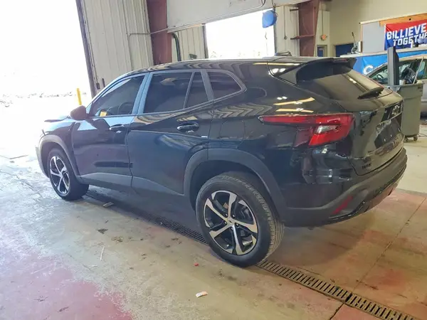 KL77LGEP7SC124608 2025 CHEVROLET TRAX - Image 2