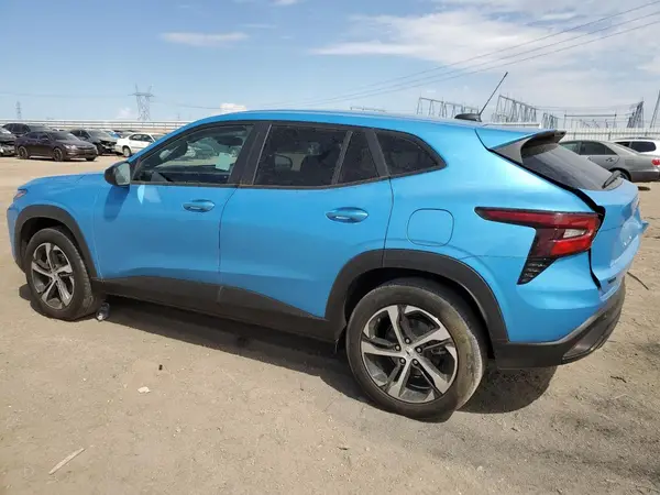 KL77LGEP7SC139030 2025 CHEVROLET TRAX - Image 2