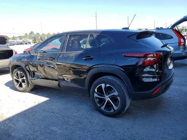 KL77LGEP7SC254260 2025 CHEVROLET TRAX - Image 2