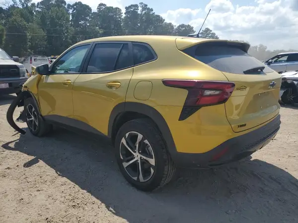 KL77LGEP8SC003330 2025 CHEVROLET TRAX - Image 2