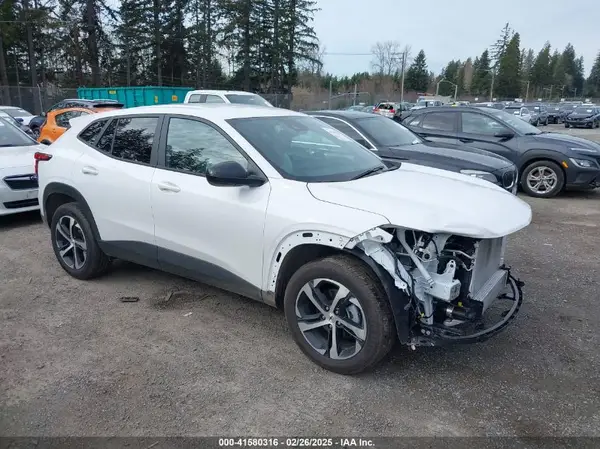 KL77LGEP8SC006938 2025 CHEVROLET TRAX - Image 1