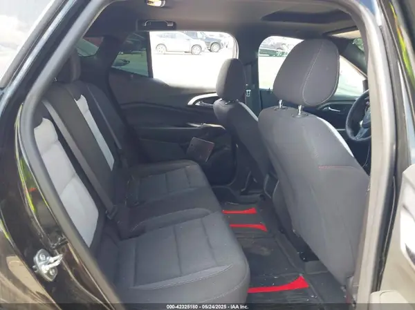 KL77LGEP8SC008740 2025 CHEVROLET TRAX - Image 8