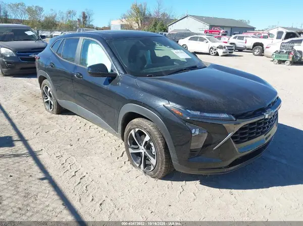 KL77LGEP8SC104089 2025 CHEVROLET TRAX - Image 1