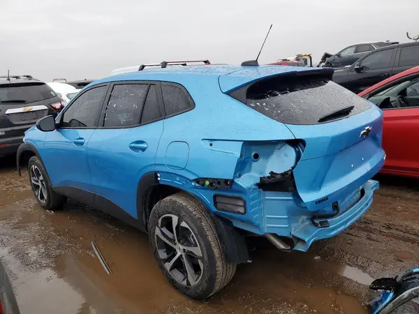 KL77LGEP8SC155172 2025 CHEVROLET TRAX - Image 2