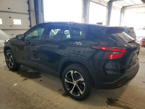 KL77LGEP8SC157424 2025 CHEVROLET TRAX - Image 2