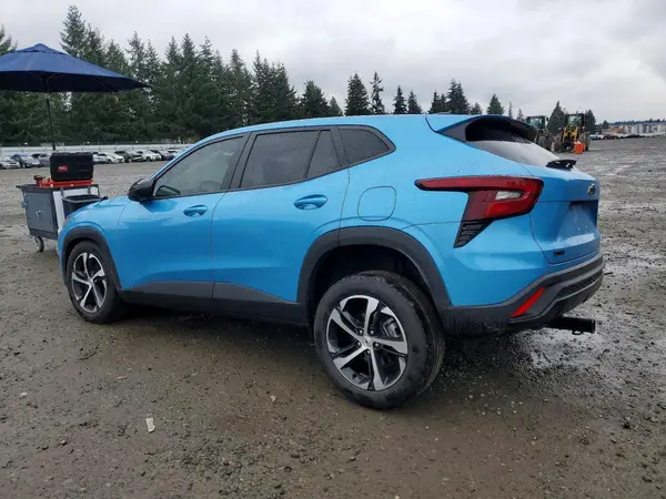KL77LGEP9SC055663 2025 CHEVROLET TRAX - Image 2