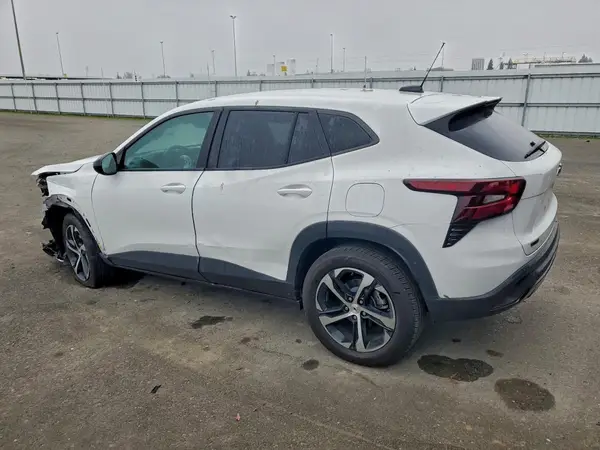 KL77LGEP9SC065190 2025 CHEVROLET TRAX - Image 2
