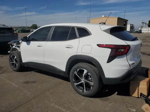 KL77LGEP9SC116297 2025 CHEVROLET TRAX - Image 2