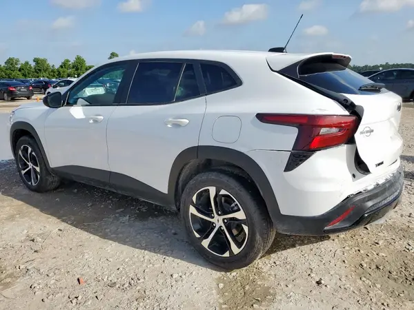 KL77LGEP9SC164799 2025 CHEVROLET TRAX - Image 2
