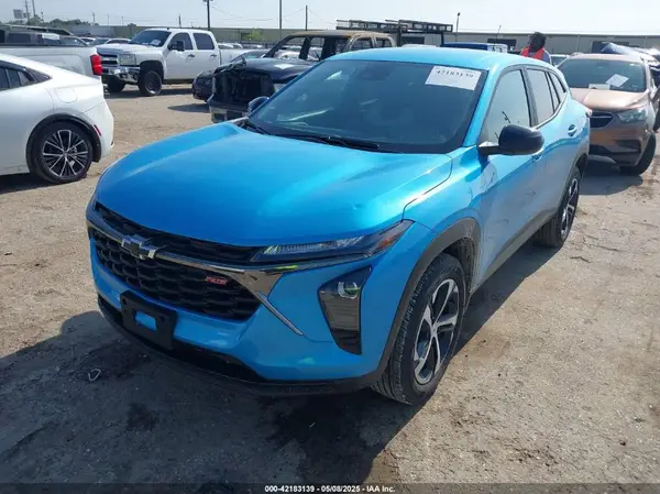 KL77LGEP9SC170022 2025 CHEVROLET TRAX - Image 2
