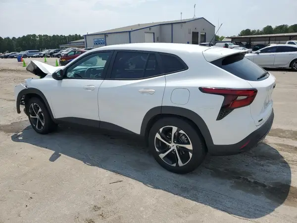 KL77LGEP9SC172286 2025 CHEVROLET TRAX - Image 2