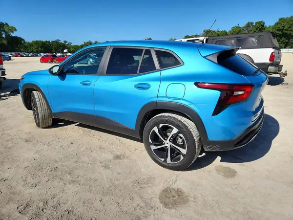 KL77LGEP9SC330903 2025 CHEVROLET TRAX - Image 2