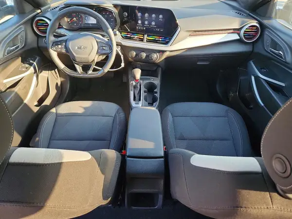KL77LGEP9TC002804 2026 CHEVROLET TRAX - Image 8
