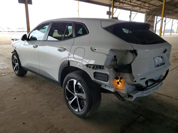 KL77LGEP9TC011812 2026 CHEVROLET TRAX - Image 2