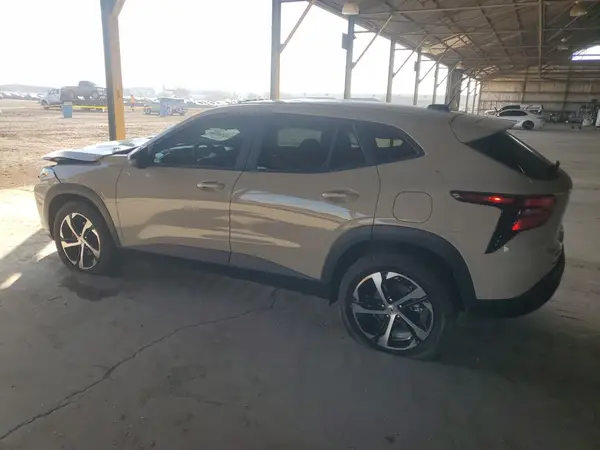 KL77LGEP9TC012779 2026 CHEVROLET TRAX - Image 2
