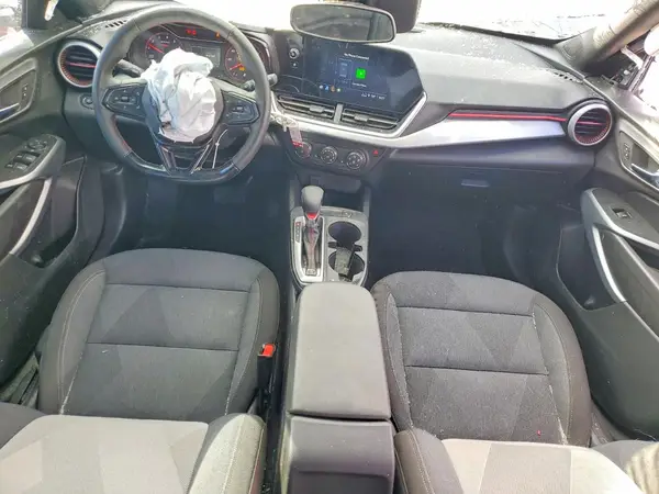 KL77LGEPXSC026821 2025 CHEVROLET TRAX - Image 8
