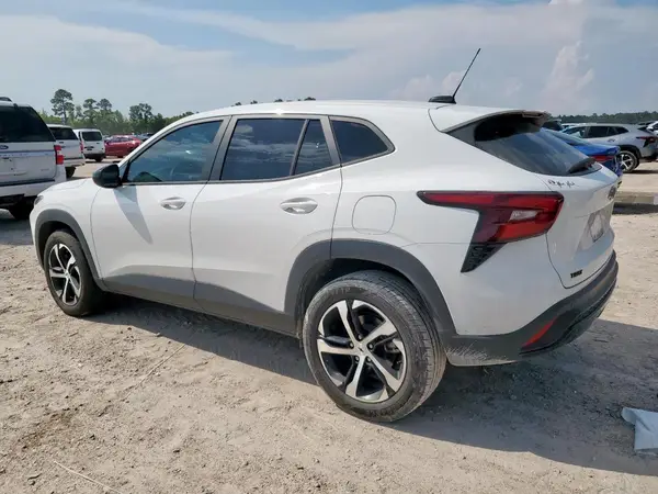 KL77LGEPXSC029010 2025 CHEVROLET TRAX - Image 2