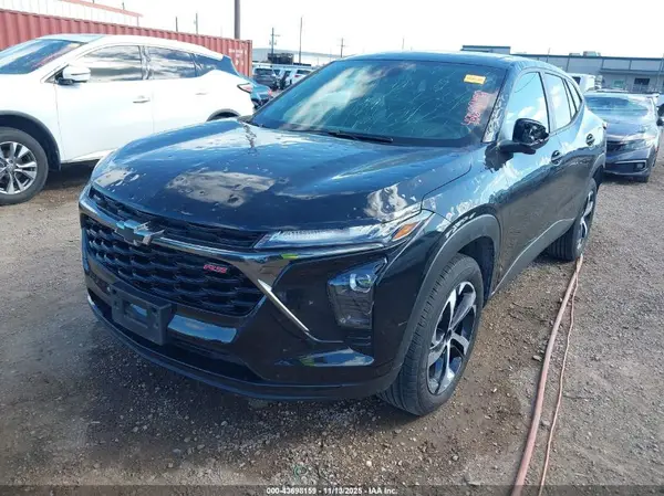 KL77LGEPXSC045238 2025 CHEVROLET TRAX - Image 2