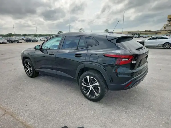 KL77LGEPXSC047703 2025 CHEVROLET TRAX - Image 2