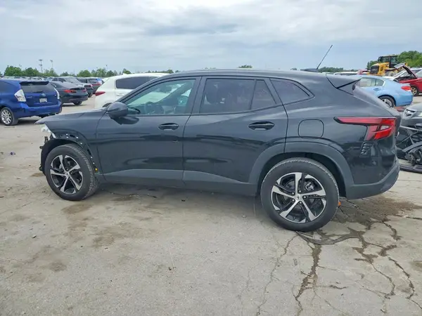 KL77LGEPXSC173978 2025 CHEVROLET TRAX - Image 2
