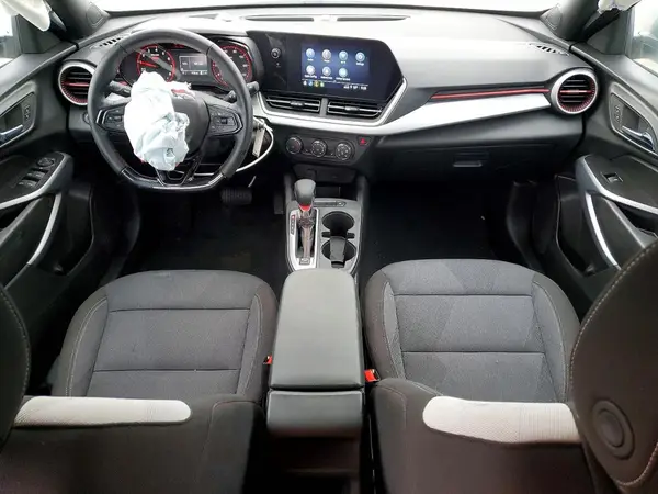 KL77LGEPXSC205568 2025 CHEVROLET TRAX - Image 8