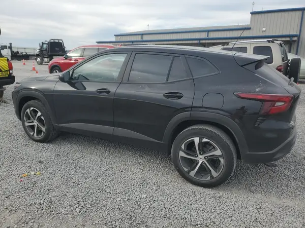 KL77LGEPXSC319652 2025 CHEVROLET TRAX - Image 2
