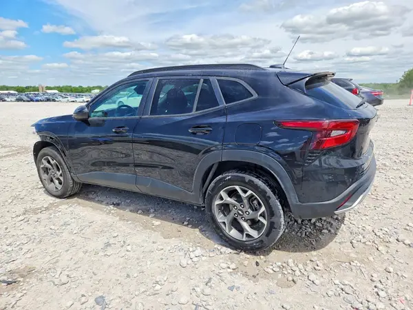 KL77LHE20RC002256 2024 CHEVROLET TRAX - Image 2