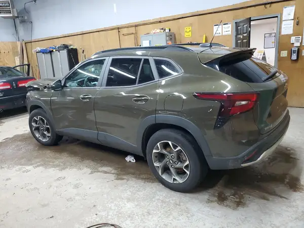 KL77LHE20RC004072 2024 CHEVROLET TRAX - Image 2
