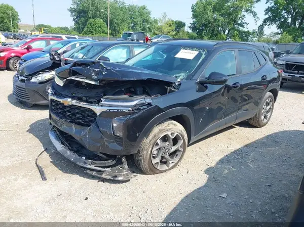 KL77LHE20RC006405 2024 CHEVROLET TRAX - Image 2