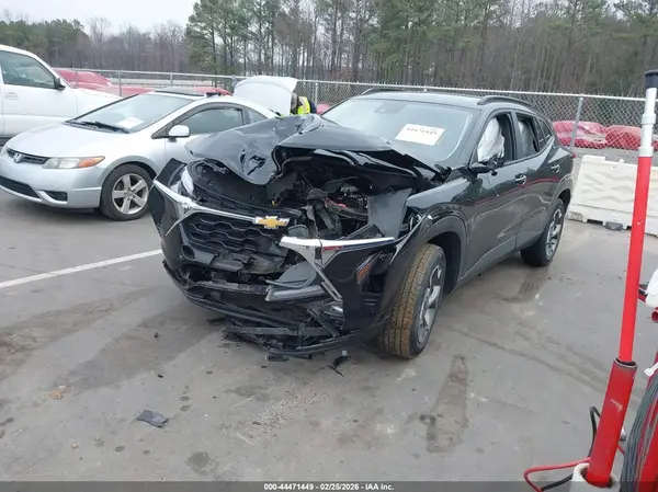 KL77LHE20RC010051 2024 CHEVROLET TRAX - Image 2