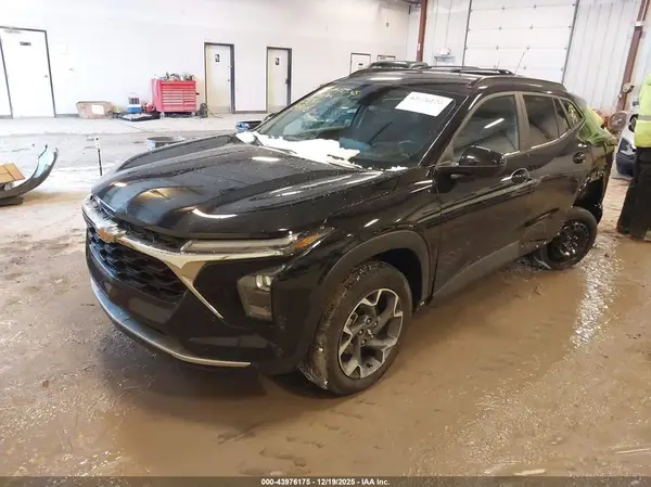 KL77LHE20RC015539 2024 CHEVROLET TRAX - Image 2