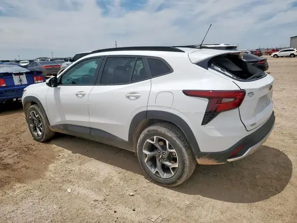 KL77LHE20RC036844 2024 CHEVROLET TRAX - Image 2