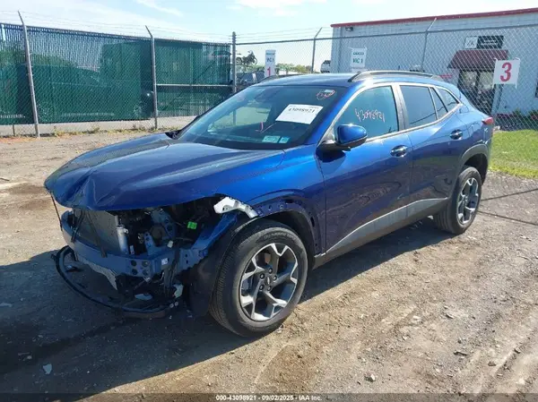 KL77LHE20RC038321 2024 CHEVROLET TRAX - Image 2