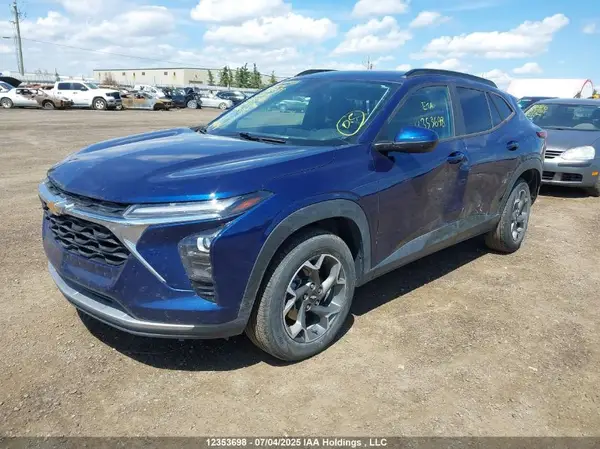 KL77LHE20RC039548 2024 CHEVROLET TRAX - Image 2