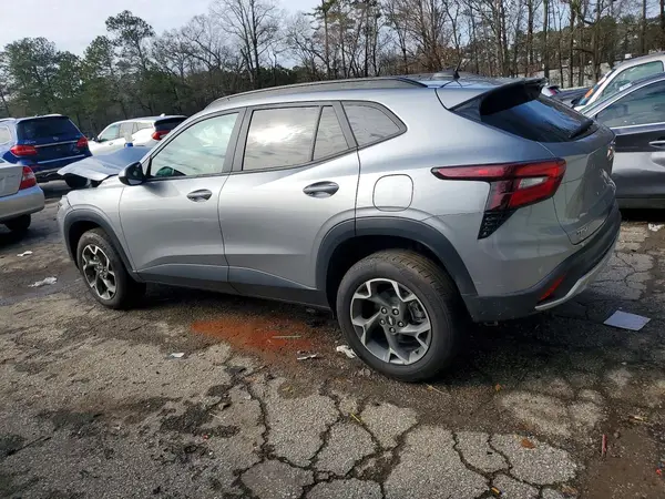 KL77LHE20RC054499 2024 CHEVROLET TRAX - Image 2