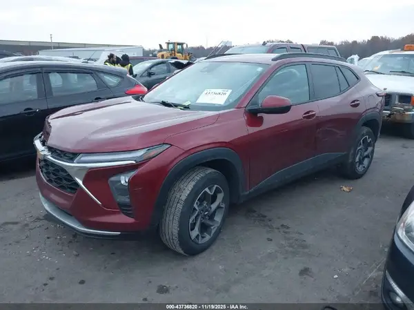 KL77LHE20RC055782 2024 CHEVROLET TRAX - Image 2