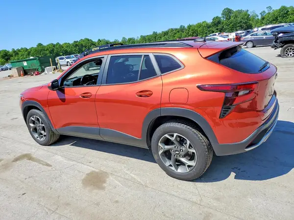 KL77LHE20RC058715 2024 CHEVROLET TRAX - Image 2