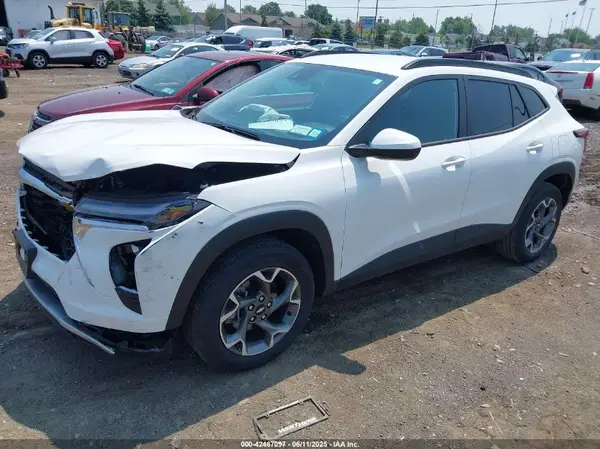 KL77LHE20RC076633 2024 CHEVROLET TRAX - Image 2