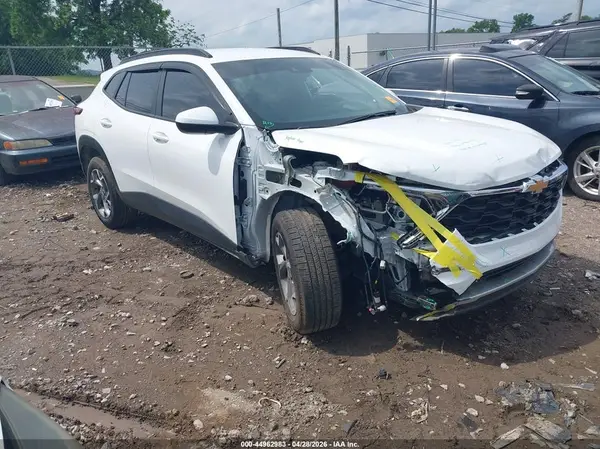 KL77LHE20RC109923 2024 CHEVROLET TRAX - Image 1