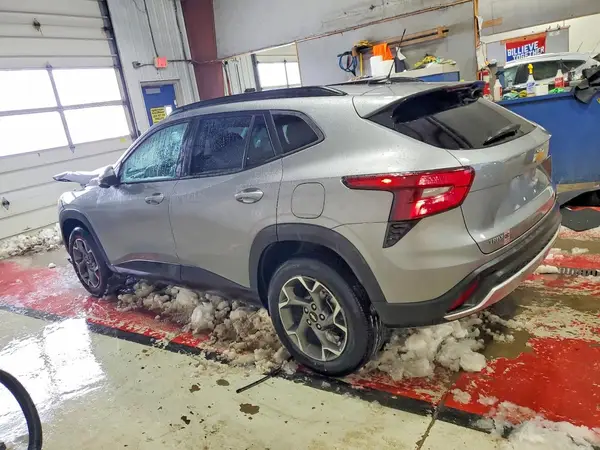 KL77LHE20RC121358 2024 CHEVROLET TRAX - Image 2