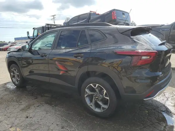 KL77LHE20RC127340 2024 CHEVROLET TRAX - Image 2