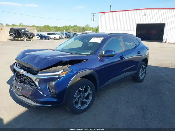KL77LHE20RC135423 2024 CHEVROLET TRAX - Image 2