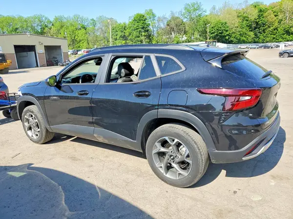 KL77LHE20RC152335 2024 CHEVROLET TRAX - Image 2